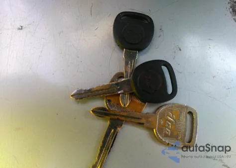 2002 Chevrolet Silverado 1500 z USA, uszkodzony, nr VIN 2GCEC19V621309531